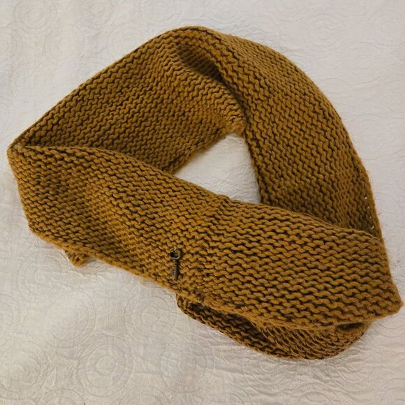 Fossil Chunky Soft Knit Infinity Scarf Camel With Metal Logo Key - Picture 4 of 7